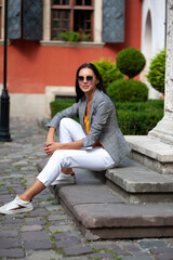 Fototapeta na wymiar Young beautiful woman dressed in casual style in the city
