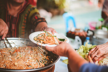 Receiving food for the poor from volunteers : Concepts of poverty