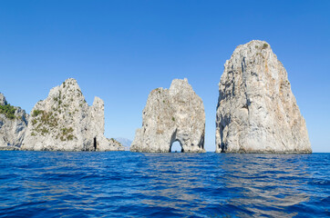 Naklejka premium Il faraglioni, rock formation in Capri 