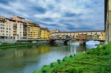 Naklejka premium Vecchio bridge in Florence
