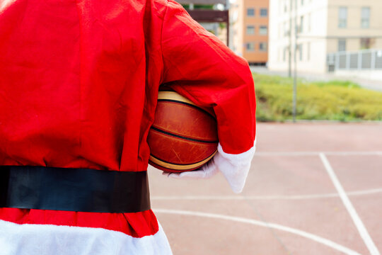 Santa Claus with his ball ready to play a basketball game