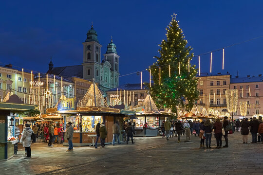 Linz, Austria. The city's main Christmas market at the baroque Hauptplatz (Main Square) in dusk.