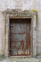 Alte Metalltür