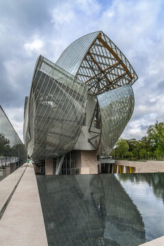 Modern architecture of Louis Vuitton Foundation (American architect Frank Gehry, 2014). Louis Vuitton Foundation is an art museum and cultural center. PARIS, FRANCE. APRIL 25, 2015.