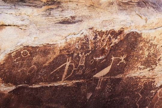 A petroglyph of a bird holding an object in its beak seen at Petrified National Forest, Arizona, USA.