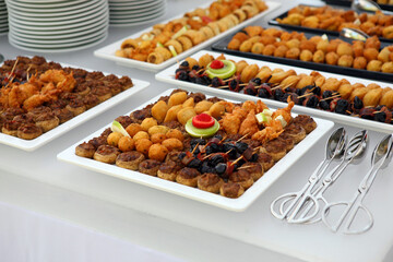 Mesa com aperitivos variados