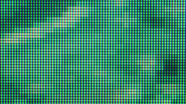 Device screen pixels fluctuate with video motion