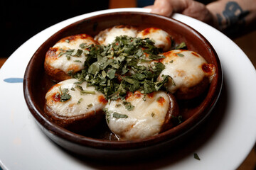 Baked champignons with melted cheese
