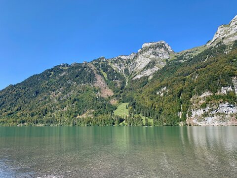 Kl&ouml;ntalersee - Bergsee / See im Kl&ouml;ntal im Kanton Glarus, Schweiz