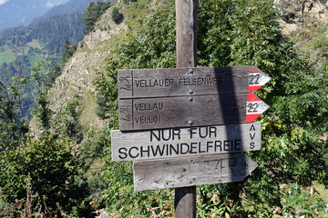 Vellauer Felsenweg, spektakulärer Wanderweg für Schwindelfreie