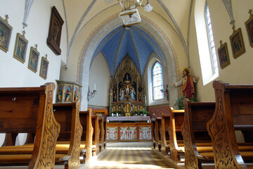 Kirche zur Heiligen Dreifaltigkeit in Vellau