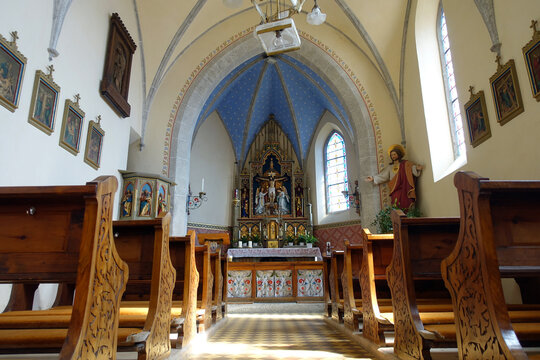 Kirche zur Heiligen Dreifaltigkeit in Vellau