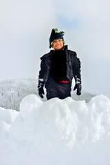 Fototapeta na wymiar Cute boy playing in the snow in winter.