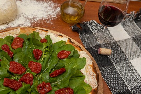 pizza  rucula and dried tomato