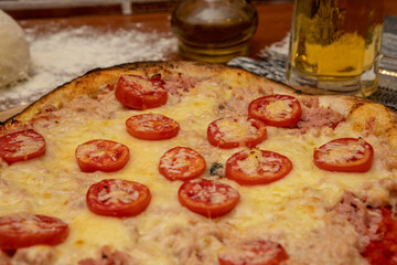 Pizza ham and cheese