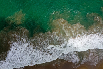 Obraz na płótnie Canvas sea waves on the beach