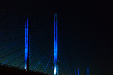 Obraz premium steel bridge over waterway evening sky