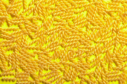 Raw gemelli pasta texture