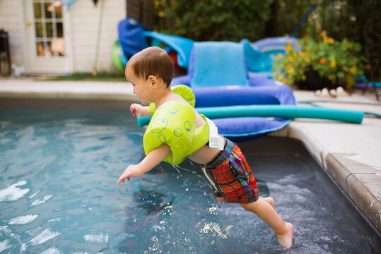 Two young twins playing outside in the summertime