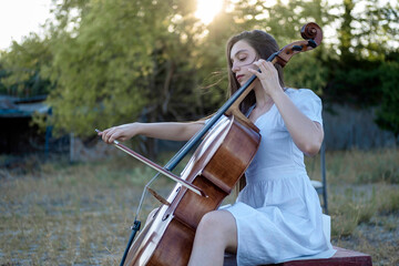 girl with violoncello