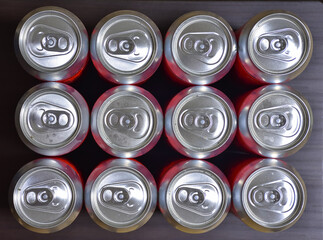 aluminum cans top view, beer cans closed, many beer aluminum cans