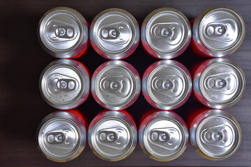 aluminum cans top view, beer cans closed, many beer aluminum cans