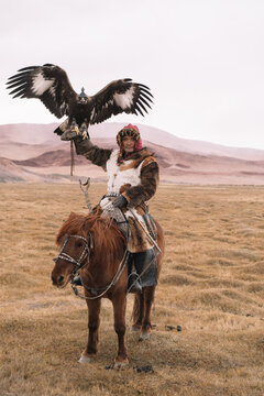 Falconer at Hunt