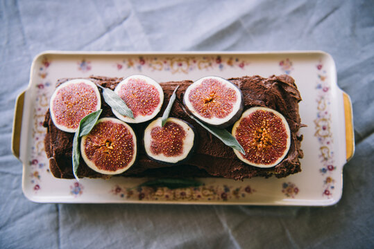 Delicious fruit cake; Cake with figs