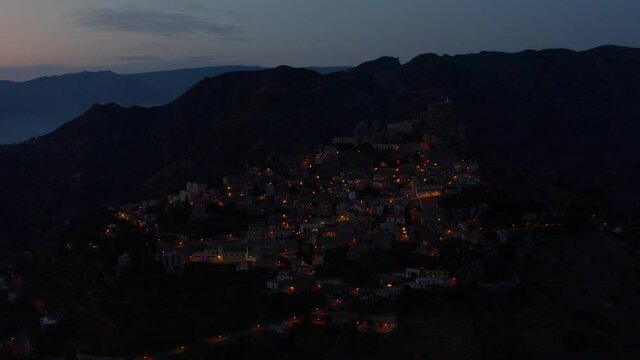 Bova superiore in Calabria, vista aerea della citt&agrave; al tramonto