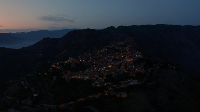 Bova superiore in Calabria, vista aerea della citt&agrave; al tramonto