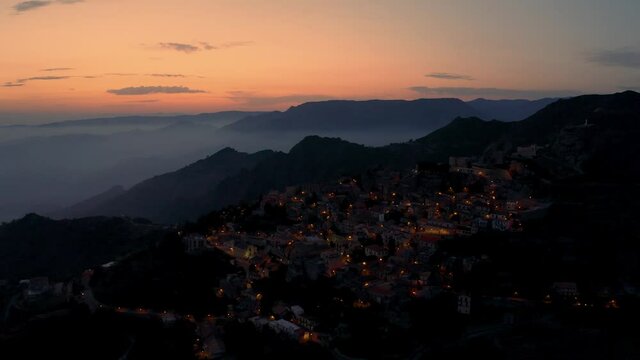 Bova superiore in Calabria, vista aerea della citt&agrave; al tramonto