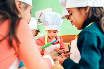 Kids in a cuisine workshop