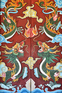 Painted dragons on the entrance doors to the Chua Ong Temple