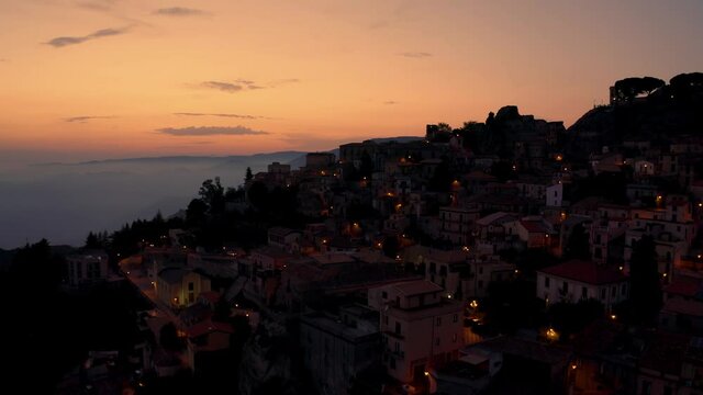 Bova superiore in Calabria, vista aerea della citt&agrave; al tramonto