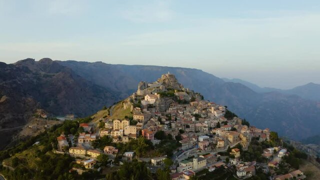 Bova superiore in Calabria, vista aerea della citt&agrave; al tramonto