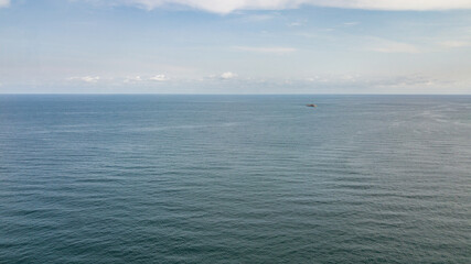 Obraz premium View of the open Thai sea with beautiful sunset clouds.