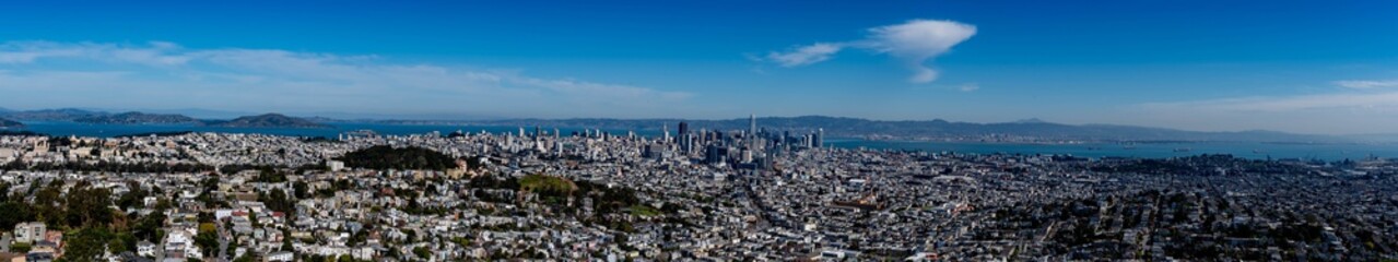 Fototapeta na wymiar Panoramic shot of San Francisco Business District from Twin Peaks, California USA, March 30 2020