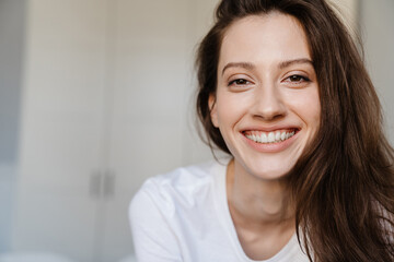 Close-up portrait of an attractive young woman smiling