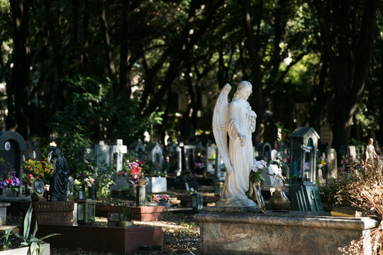 Angel statue at the Staglieno cemetery, Genova