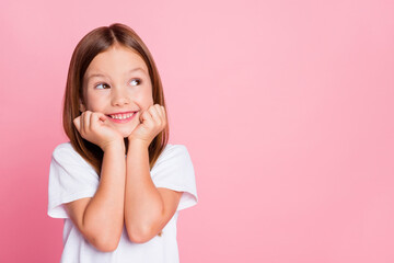 Close-up portrait of her she nice-looking attractive lovely sweet curious cheerful cheery smart...