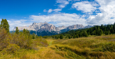 Fototapeta na wymiar Hiking in the Dolomites - beautiful mountain panorama, South Tirol Italy