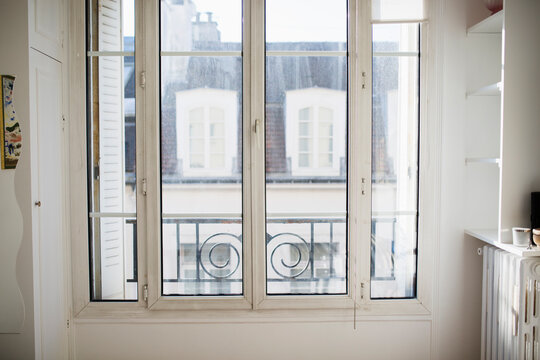Bright apartment in Paris