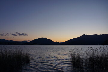 Fototapeta na wymiar 湖畔の夕焼け　美しい空