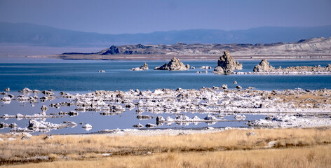 scenery around mono lake in california