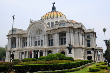 Fototapeta na wymiar Mexico City - Palace of Fine Arts - Palacio de Bellas Artes