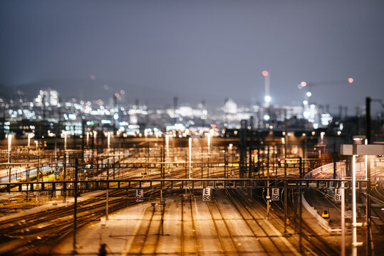 Tilt shift view of train tracks at Z&Ocirc;&oslash;&Omega;_rich