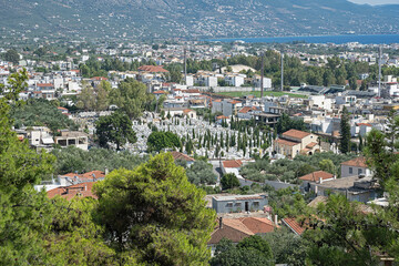 Fototapeta na wymiar Sicht vom Kastro auf die Stadt Kalamata (mit Friedhof), Peleponnes, Griechenland
