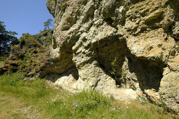 Landschaft und Felsenhänge im Kleinziegenfelder Tal, Fränkische Schweiz, Landkreis Lichtenfels, Oberfranken, Franken, Bayern, Deutschland