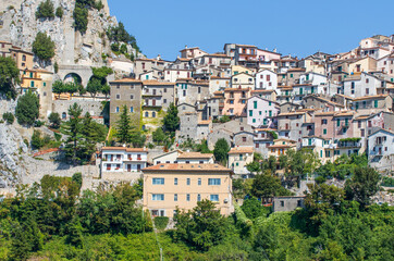 Obraz premium Cervara di Roma, Italy - one of the most picturesque villages of the Apennine Mountains, Cervara lies around 1000 above the sea level, watching the Aniene river valley from the top 