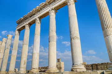 Fototapeta premium Close up view onto street colonnade in Laodicea, ancient city near Denizli, Turkey. All columns made in Corinthian order. City is included in UNESCO World Heritage Tentative List